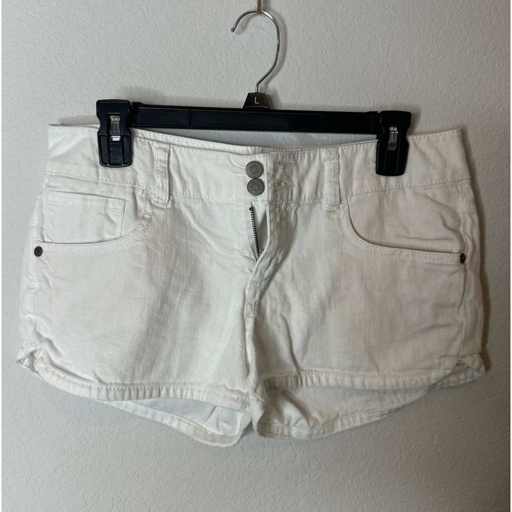 Women’s white shorts. Size 9.